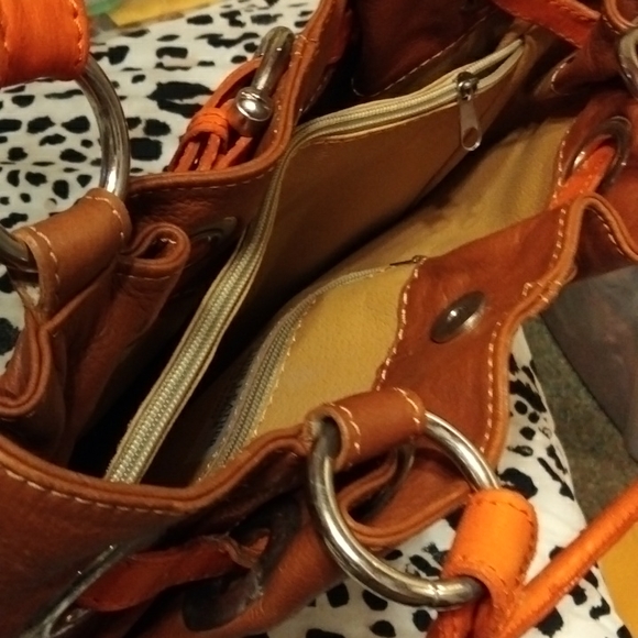 Iam honestly selling a tote bag my friend brought it for me - Picture 3 of 4